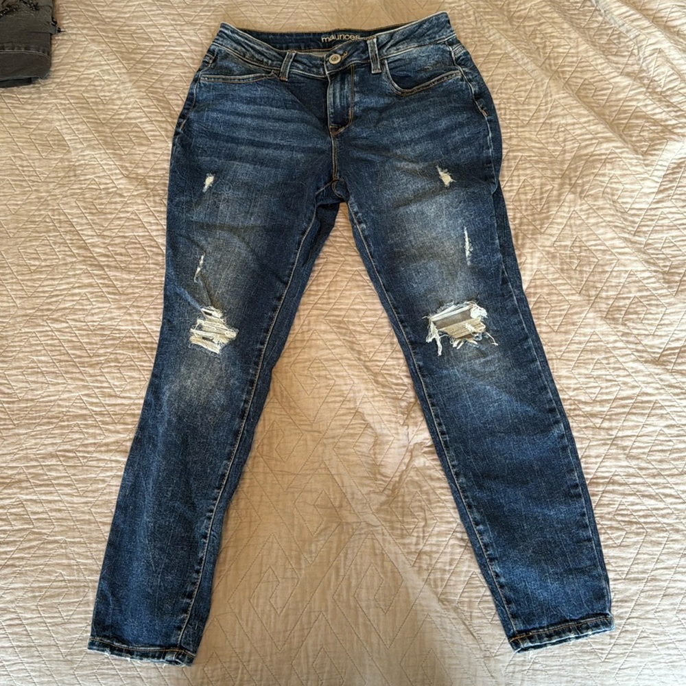 Women’s distressed skinny jeans